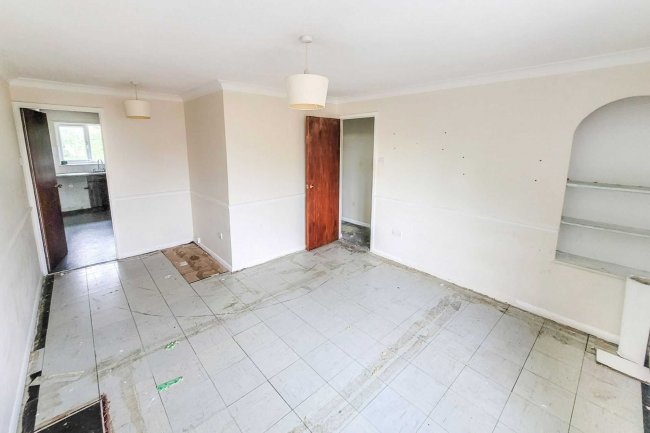 5 Danziger Way, Borehamwood, WD6 5DA 3