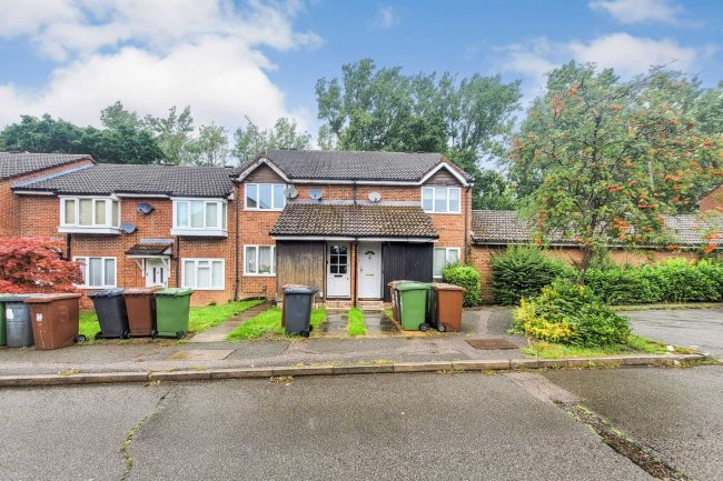 5 Danziger Way, Borehamwood, WD6 5DA 3