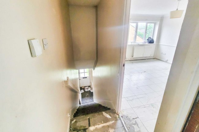 5 Danziger Way, Borehamwood, WD6 5DA 3