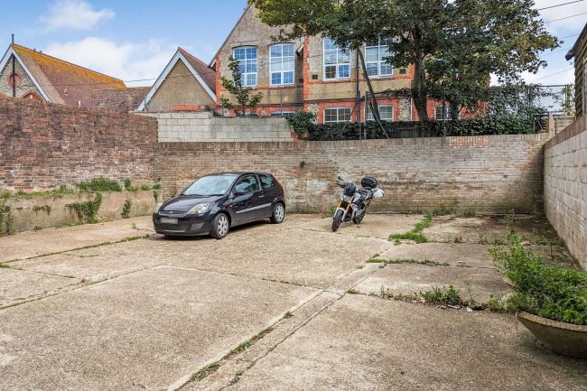 Flat 6, Beachcroft, Pelham Place, Seaford, BN25 1EN 7