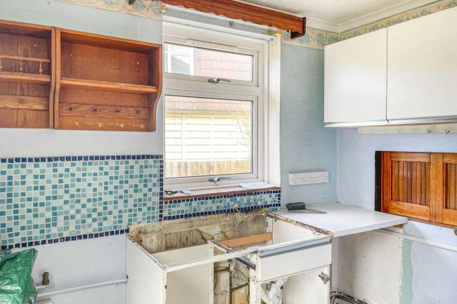 34 Eastdale Road, Burgess Hill, RH15 0NH 10