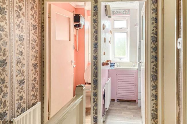 34 Eastdale Road, Burgess Hill, RH15 0NH 10