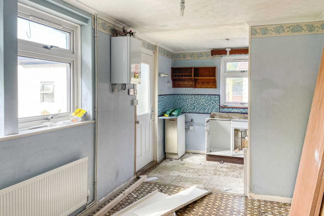 34 Eastdale Road, Burgess Hill, RH15 0NH 10