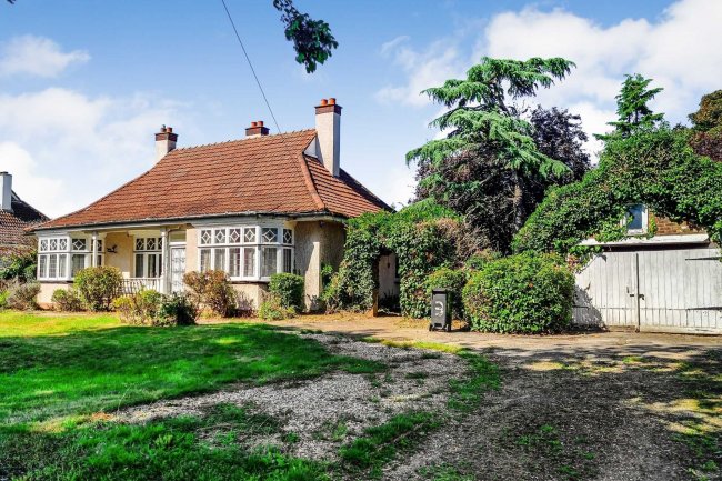 3 Upshire Road, Waltham Abbey, Essex, EN9 3NP 9