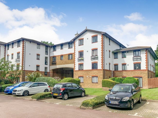 Flat 54, The Beeches, 200 Lampton Road, Hounslow, Middlesex, TW3 4DF 10