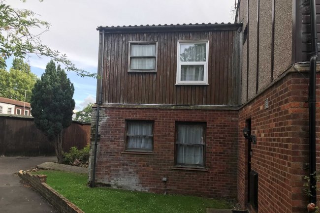 19 Daltons Fen, Basildon, Essex, SS13 1JE 8