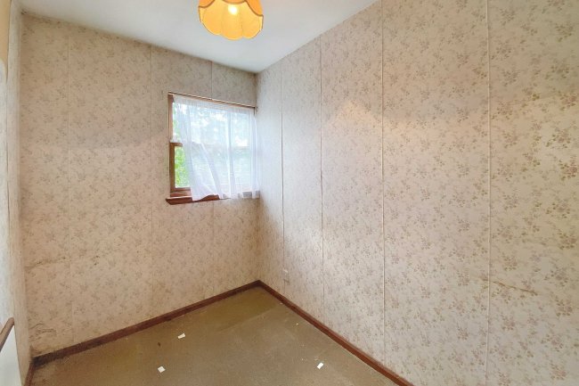 19 Daltons Fen, Basildon, Essex, SS13 1JE 8