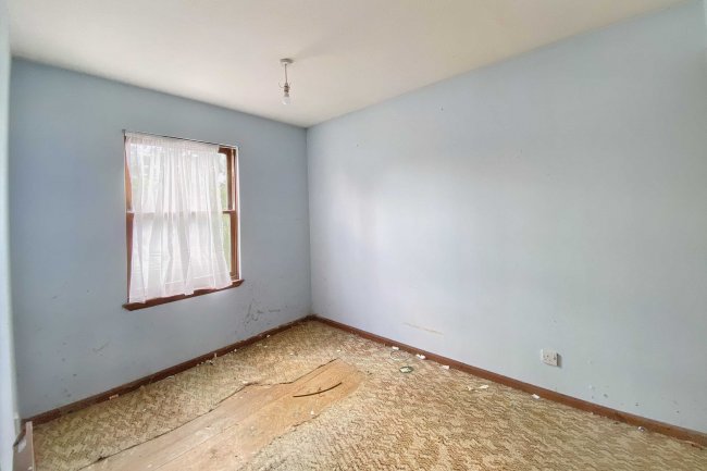 19 Daltons Fen, Basildon, Essex, SS13 1JE 8