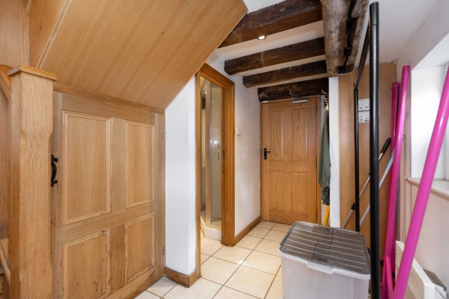 21 High Street, Chalfont St Giles, Buckinghamshire, HP8 4QH 6