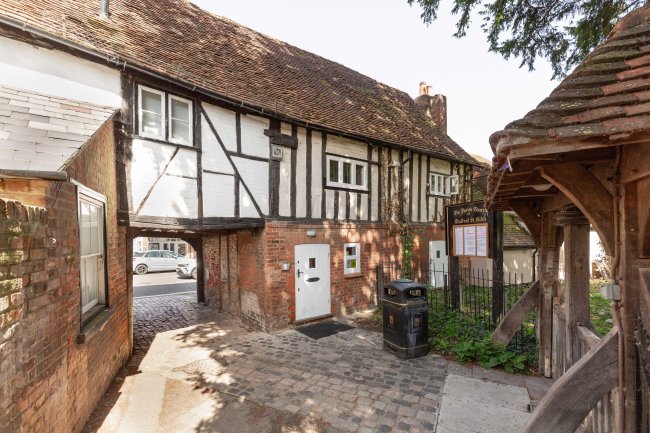 21 High Street, Chalfont St Giles, Buckinghamshire, HP8 4QH 6