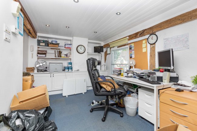 21 High Street, Chalfont St Giles, Buckinghamshire, HP8 4QH 6