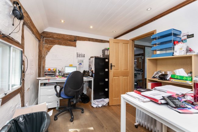 21 High Street, Chalfont St Giles, Buckinghamshire, HP8 4QH 6