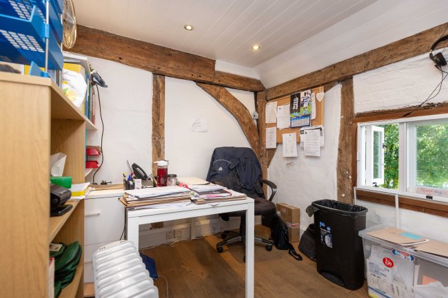 21 High Street, Chalfont St Giles, Buckinghamshire, HP8 4QH 6