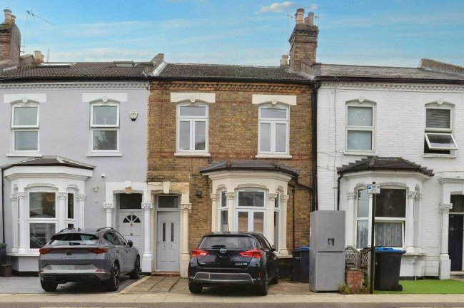 148 Whittington Road, Wood Green, London, N22 8YL 10