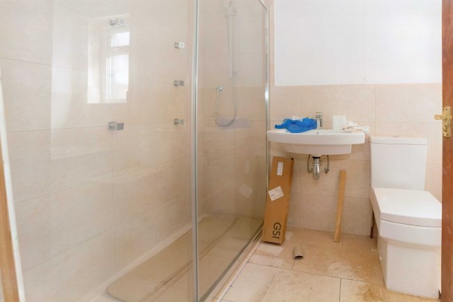 148 Whittington Road, Wood Green, London, N22 8YL 10