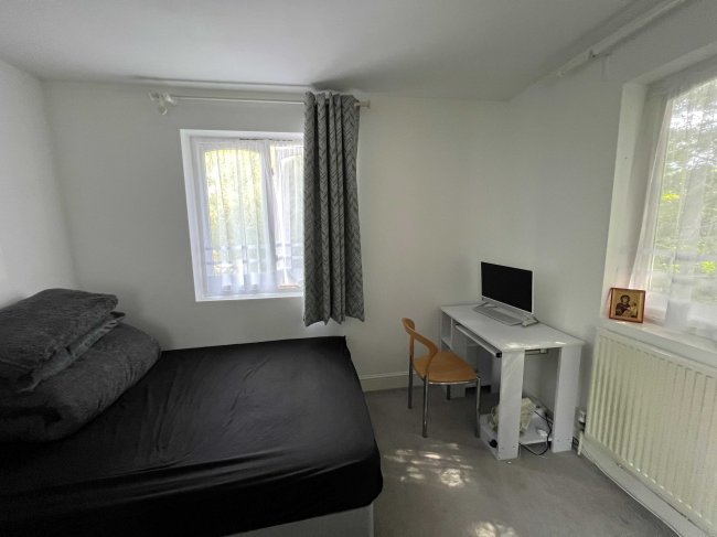 Andover House, Courthouse Road, London, N12 7PJ 3