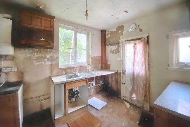 138 Pinner Hill Road, Pinner, Middlesex, HA5 3SJ 2