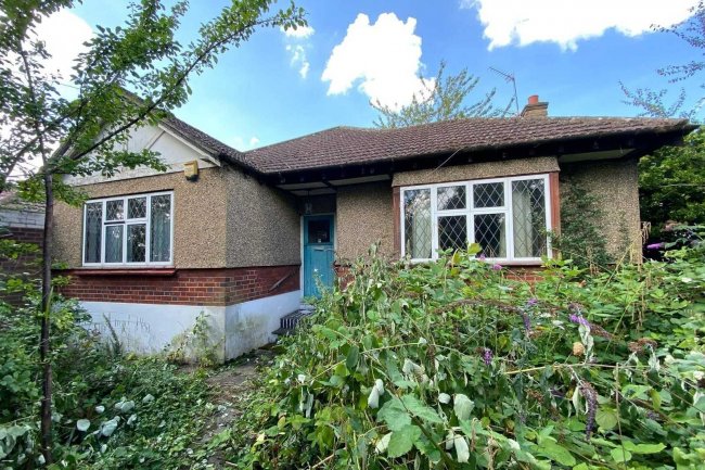 138 Pinner Hill Road, Pinner, Middlesex, HA5 3SJ 2