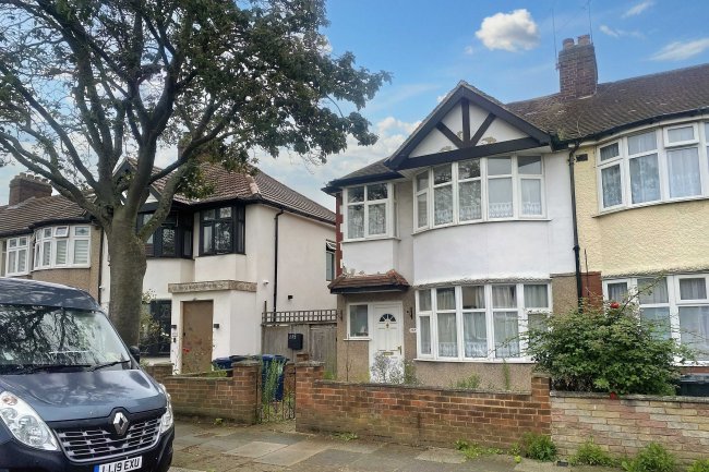 117 Ribblesdale Avenue, Northolt, Middlesex, UB5 4NH 5