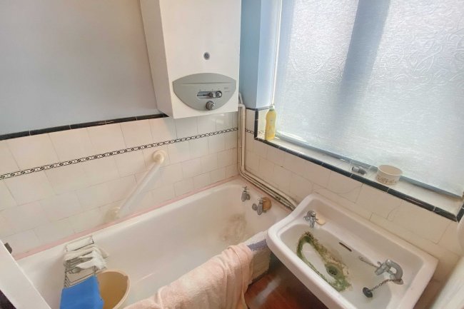 117 Ribblesdale Avenue, Northolt, Middlesex, UB5 4NH 5