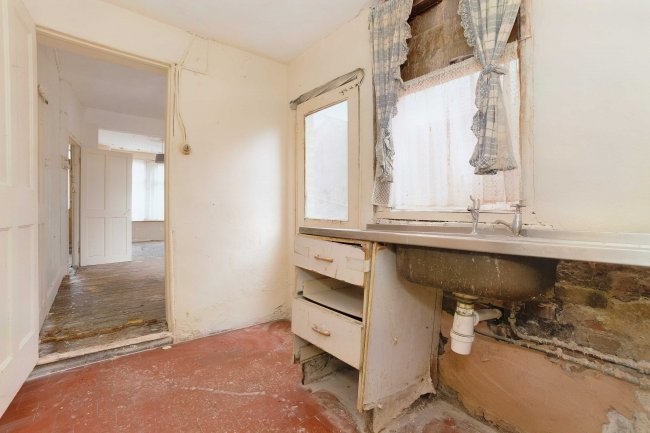 98 Glenny Road, Barking, Essex, IG11 8QQ 2