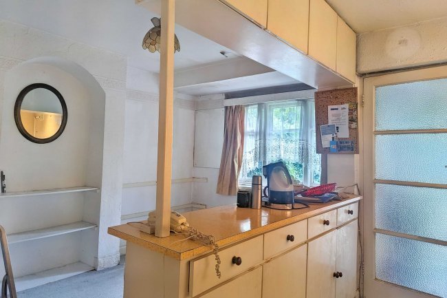 29 Glenn Avenue, Purley, Surrey, CR8 2AJ 10