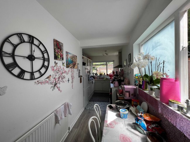 156 Devonshire Road, London, NW7 1DJ 7