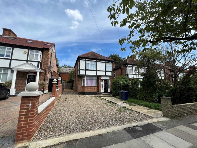 156 Devonshire Road, London, NW7 1DJ 7