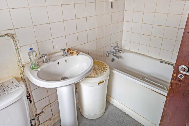 Flat A, 12 Curwen Road, Shepherds Bush, London W12 9AE 10