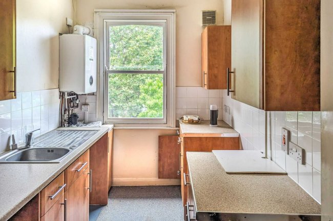 Flat D, 222 Hammersmith Grove, Hammersmith, London W6 7HG 10