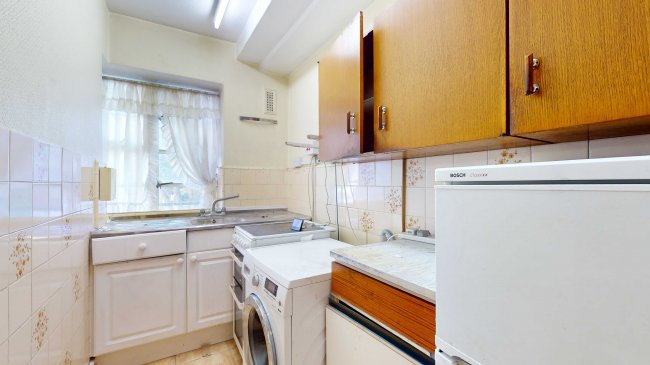 25 Winchester Court, Vicarage Gate, London, W8 4AE 1