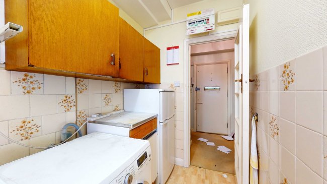 25 Winchester Court, Vicarage Gate, London, W8 4AE 1