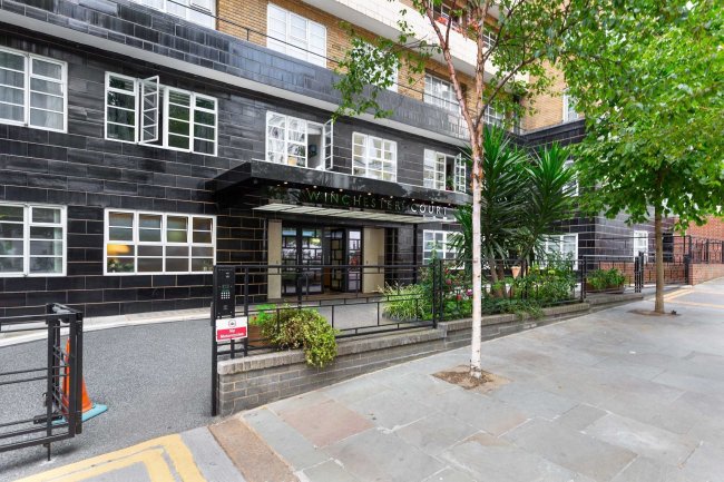 25 Winchester Court, Vicarage Gate, London, W8 4AE 1