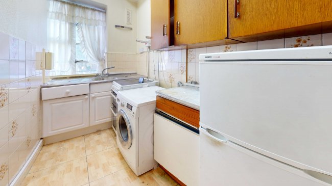 25 Winchester Court, Vicarage Gate, London, W8 4AE 1