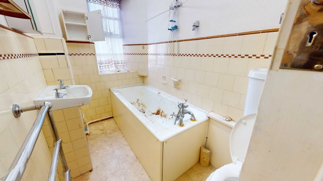 25 Winchester Court, Vicarage Gate, London, W8 4AE 1