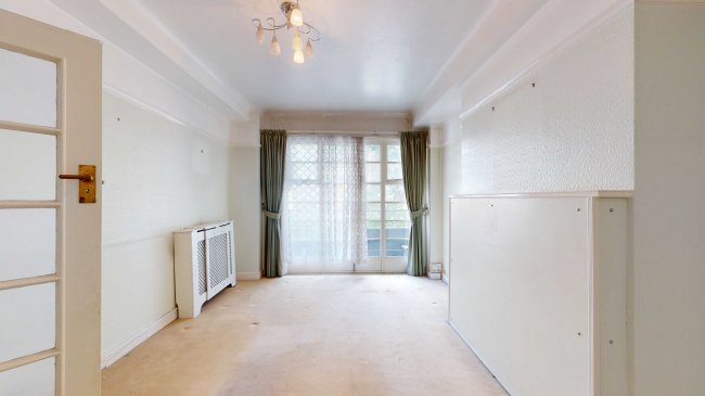 25 Winchester Court, Vicarage Gate, London, W8 4AE 1