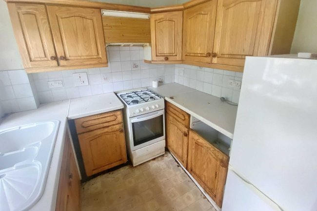 14 Kingfisher Drive, Staines, Middlesex, TW18 4RR 8