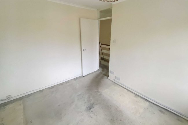 14 Kingfisher Drive, Staines, Middlesex, TW18 4RR 8