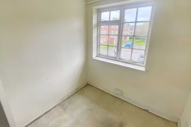 14 Kingfisher Drive, Staines, Middlesex, TW18 4RR 8