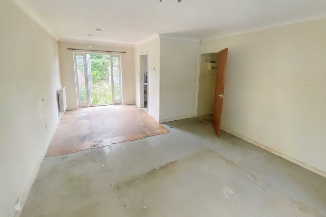 14 Kingfisher Drive, Staines, Middlesex, TW18 4RR 8