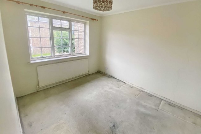 14 Kingfisher Drive, Staines, Middlesex, TW18 4RR 8