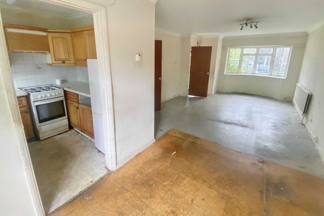 14 Kingfisher Drive, Staines, Middlesex, TW18 4RR 8