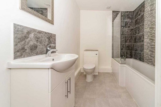 Apartment 10, 2-8 Bucklersbury, Hitchin, SG5 1BB 5