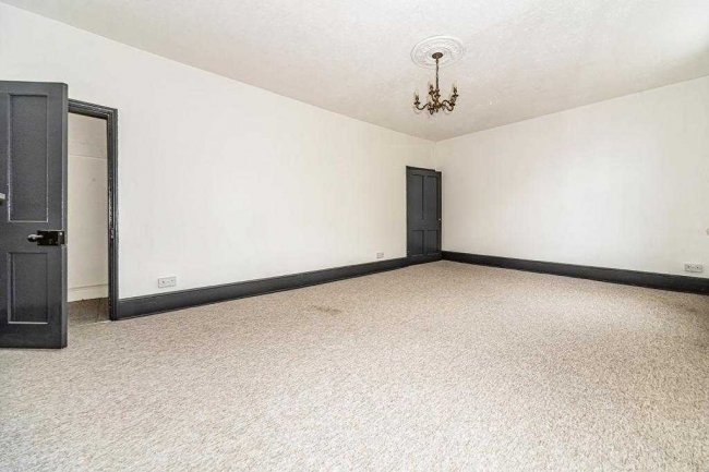 Apartment 10, 2-8 Bucklersbury, Hitchin, SG5 1BB 5