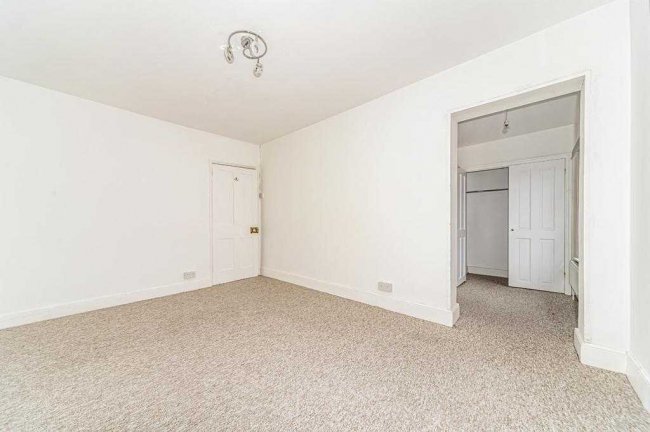 Apartment 10, 2-8 Bucklersbury, Hitchin, SG5 1BB 5