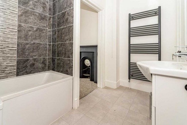 Apartment 10, 2-8 Bucklersbury, Hitchin, SG5 1BB 5