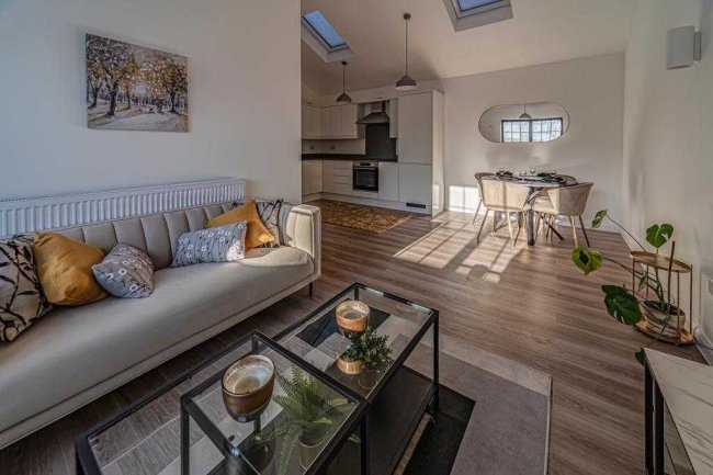 Apartment 9, 2-8 Bucklersbury, Hitchin, SG5 1BB 2