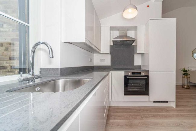 Apartment 8, 2-8 Bucklersbury, Hitchin, SG5 1BB 4