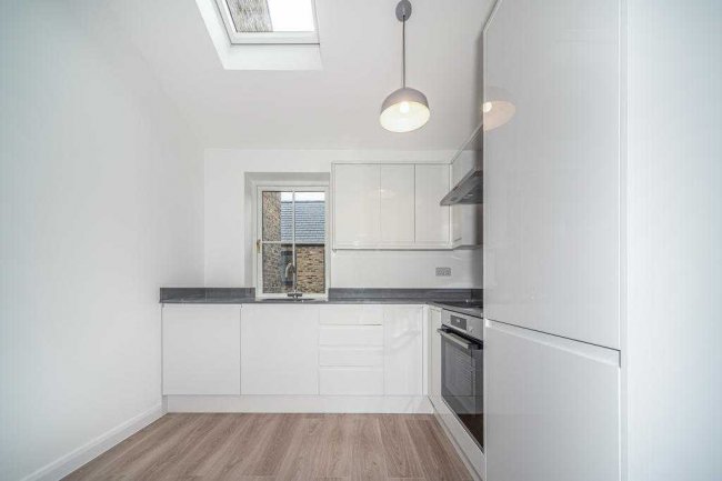 Apartment 8, 2-8 Bucklersbury, Hitchin, SG5 1BB 4