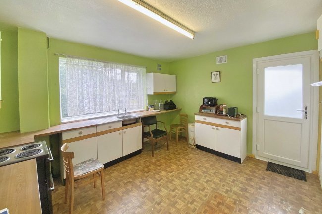 69 Cowley Hill, Borehamwood, Hertfordshire, WD6 5LH 9